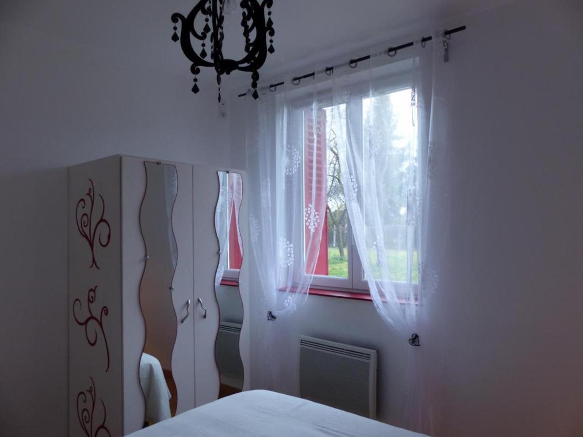 Maison Renovee Avec Cour Privee, Proche De Gannat, 3 Chambres, Animaux Acceptes, Equipements Modernes. - Fr-1-489-37 Poezat Bagian luar foto